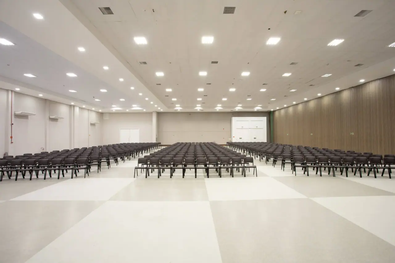 Salão de convenções do Maestra em formato auditório