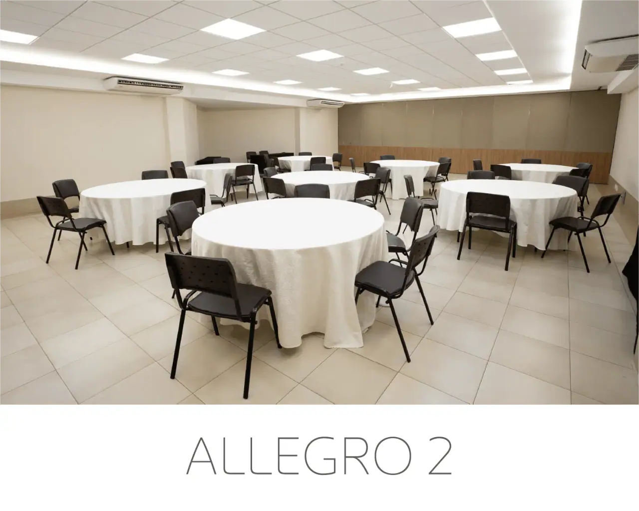 Sala Allegro con mesas redondas