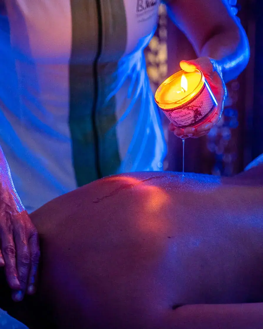 Vela aromática acesa no spa