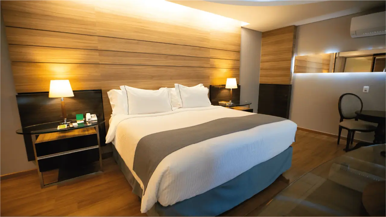 Suite Premium con cama king y bañera de hidromasaje