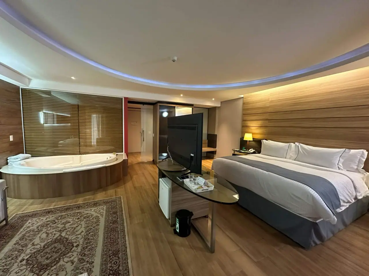 Suite Premium con cama king, sillones y bañera